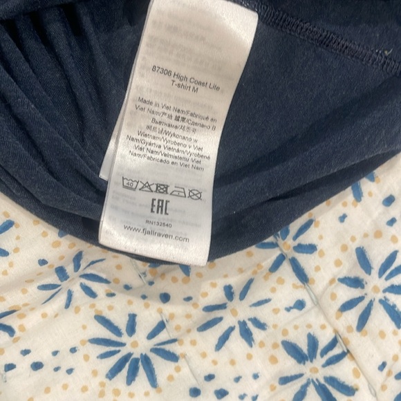 Fjallraven ss | Patagonia ss & ls Henley | Orvis ls hoody | Black Diamond ss x2 - Picture 8 of 9